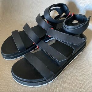 Sorel Roaming Black Strappy Sandals lug sole  9.5 excellent preowned condition